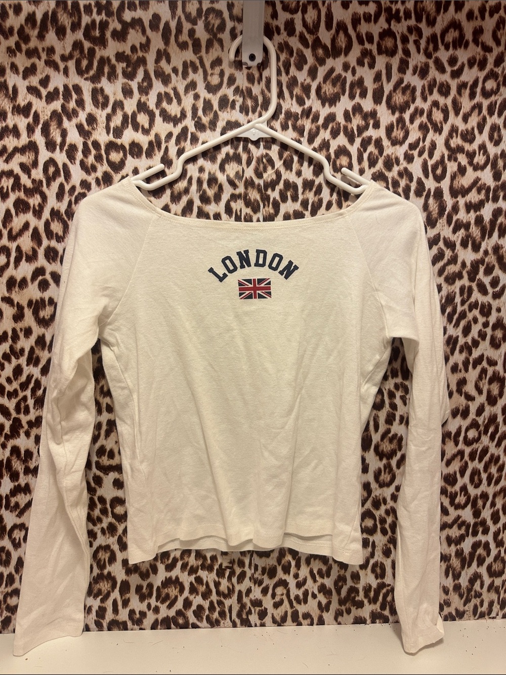 London Graphic Cream Long-Sleeve Women's Top